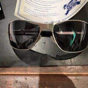 SOLIZE SUN GLASSES WITH CAN CASE AND FABRIC HOLDER. LIFETIME GUARANTEE. USA
